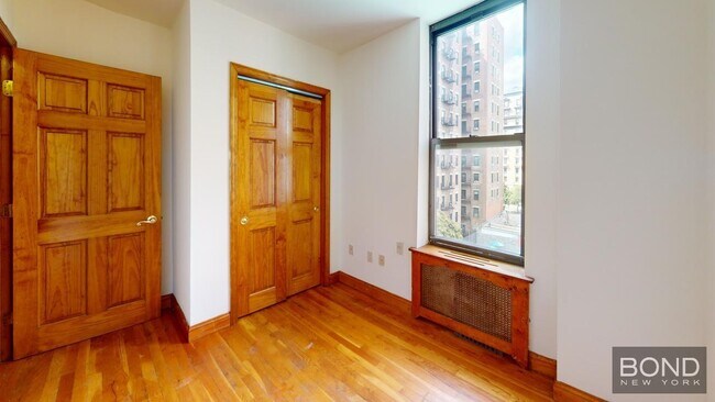 Foto del edificio - 244 W 109th St