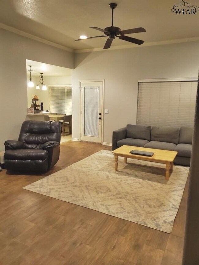 Foto del edificio - 5801 Lerma Ln