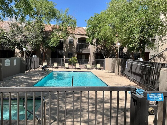 Foto del edificio - 747 S Ext Rd