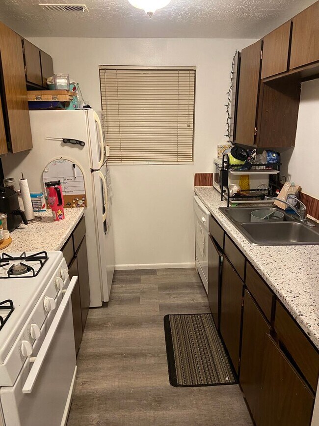 Building Photo - 1B/1B Pet Friendly Apartment South of BYU