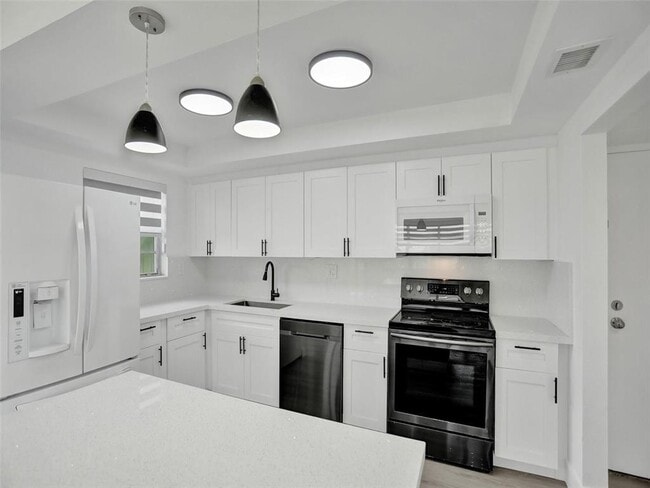 Building Photo - 2771 Taft St