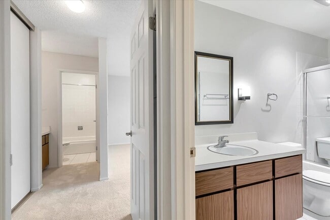 Building Photo - Condo Living w/ Swimming Pool l Convenient...
