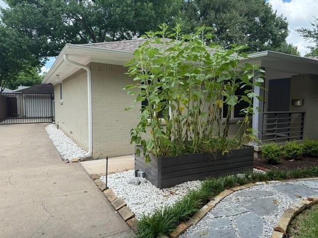 Foto del edificio - 6815 Ravendale Ln