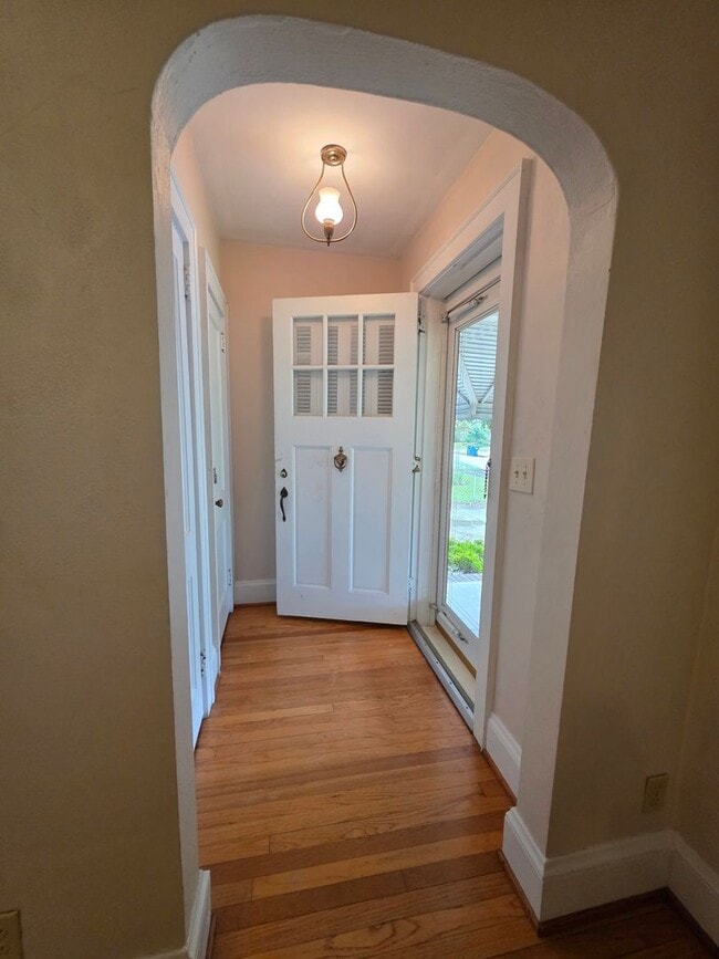 Foto del edificio - Charming brick ranch in Ellsworth