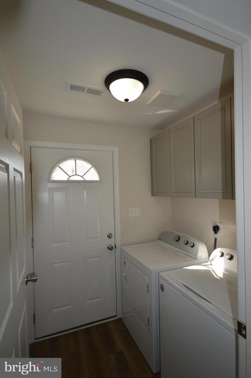 Building Photo - 728 N Queen St