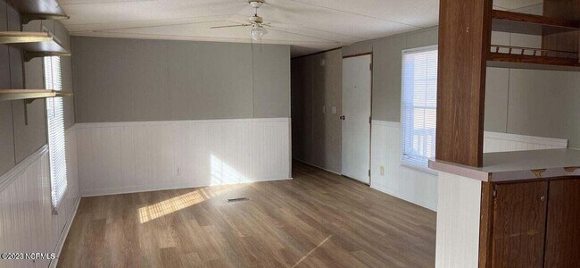 Building Photo - Quiet 3 Bedroom, 2 Bath Home - 118 Redbird...