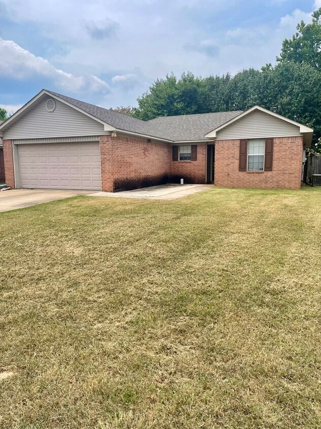 Primary Photo - Home for Rent!