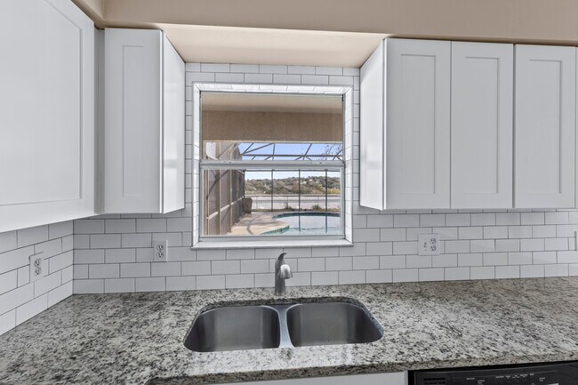 Building Photo - 962 Forest Hill Dr