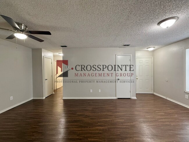 Foto del edificio - Almost Ready! 2 Bedroom, 1 Bathroom Duplex!