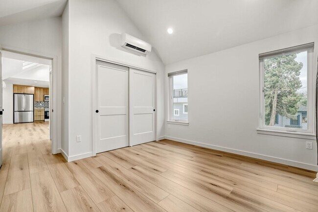 Building Photo - New Construction 2Bed/2Bath with Roof Top View of Green Lake!