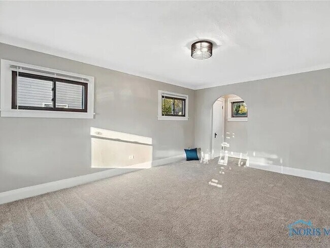 Foto del edificio - 4349 Burnham Ave