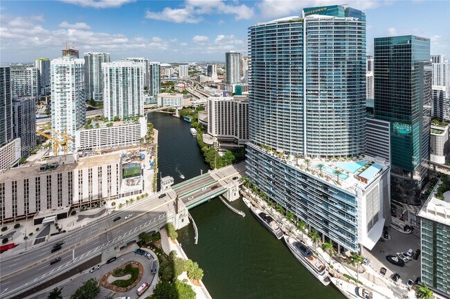 Building Photo - 465 Brickell Ave