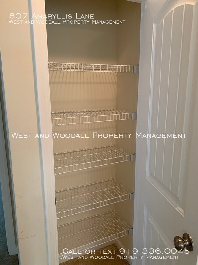 Foto del edificio - 807 Amaryllis Ln