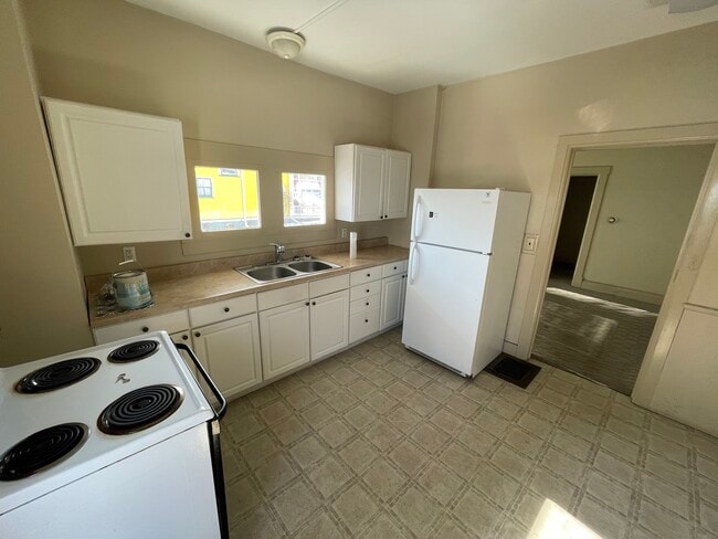 Building Photo - 315 N Main St