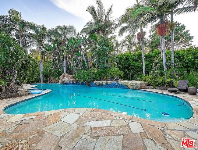 Foto del edificio - 6315 Bonsall Dr