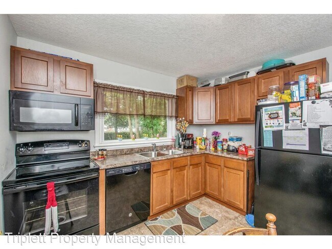 Building Photo - 3 br, 1 bath House - 211 Palomino Parkway