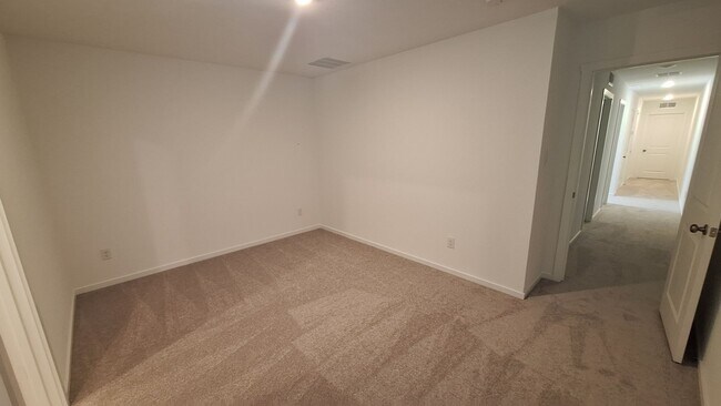 Building Photo - NEWLY BUILT 4 bedroom 2.5 Bath