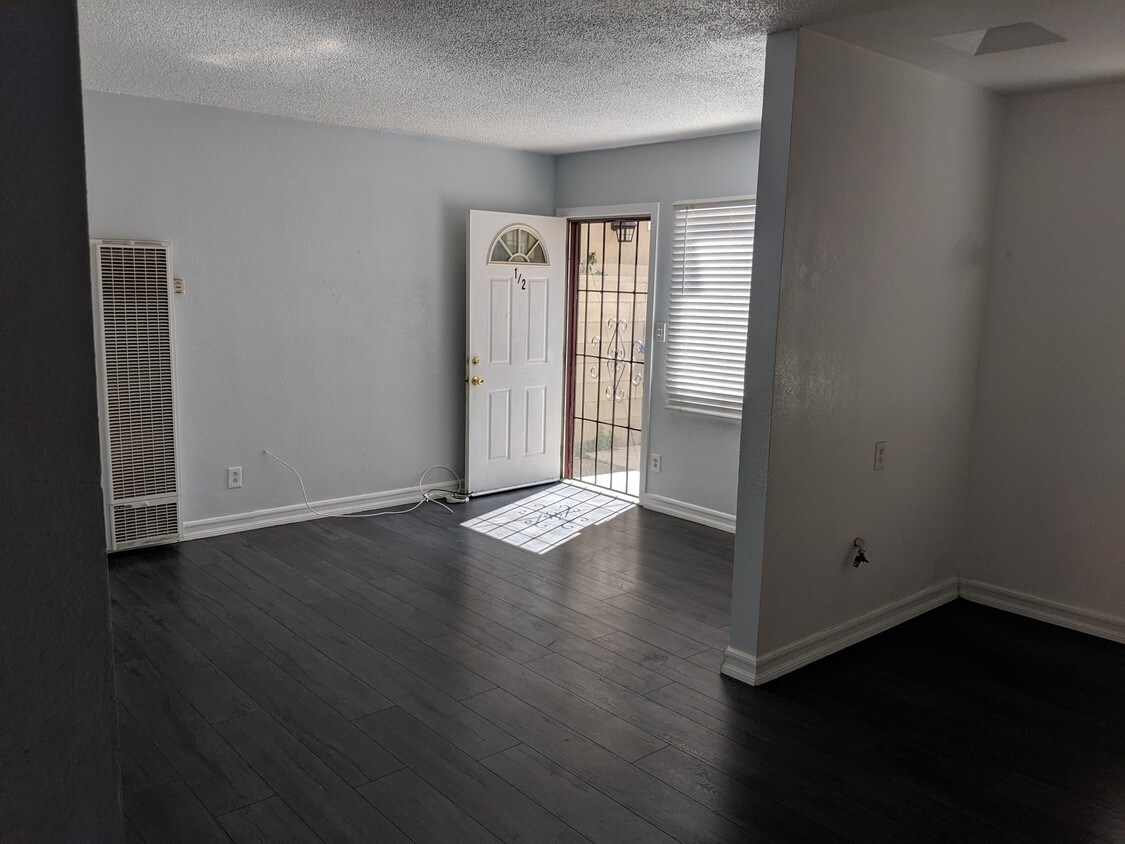 Primary Photo - 2416 S Cloverdale Ave