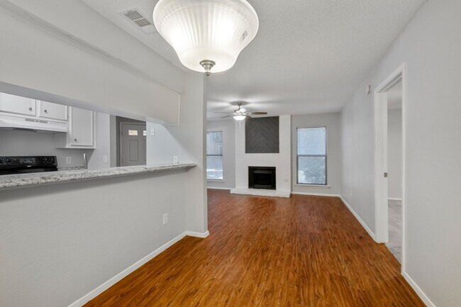 Foto del edificio - Cute 2 Bedroom, 2 Bath Condo in Northwest ...