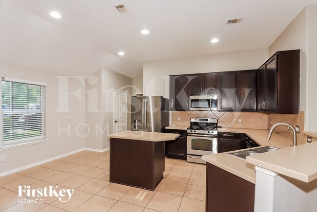 Foto del edificio - 5914 Rosemary Circle