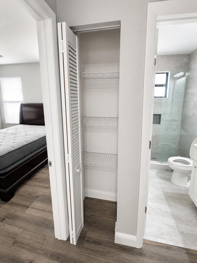 Foto del edificio - 1818 Meadow Ct
