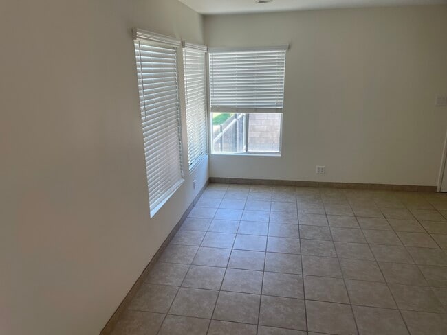 Building Photo - 531 N Rosemary Ln
