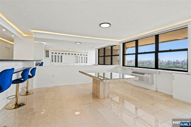 Foto del edificio - 7004 JFK Blvd E