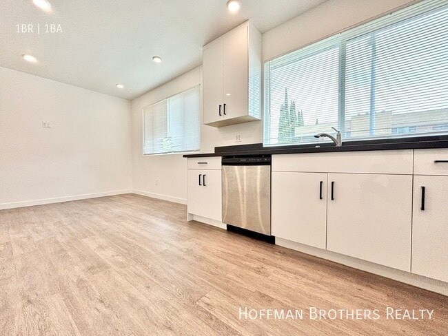 Foto del edificio - 1135 S Doheny Dr