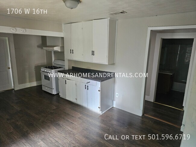 Foto del edificio - 1706 W 16th |$895 | 4 beds, 1 bath