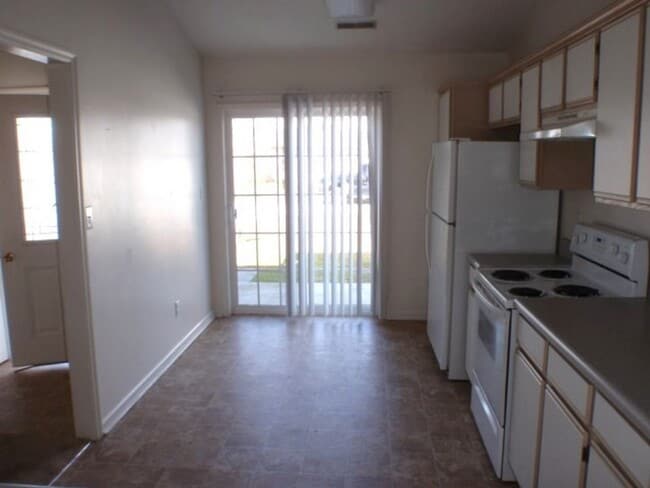 Foto del edificio - Spacious 2 bed 2 bath duplex, available soon!