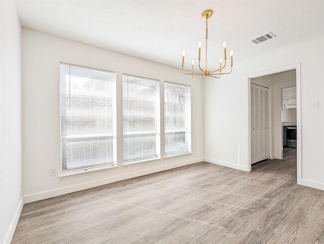 Foto del edificio - 2706 Oakmont Ln
