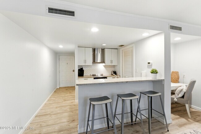 Foto del edificio - 658 Summer Pl