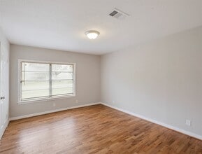 Building Photo - 8248 Hartford St