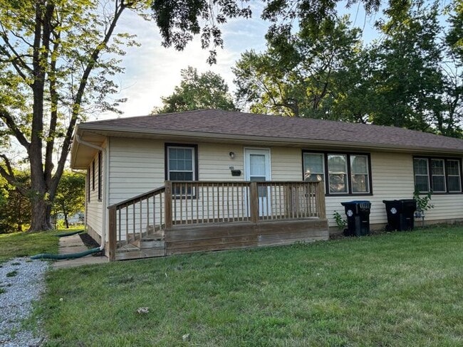 Building Photo - 2BR w/ Large Backyard near Pleasant Hill