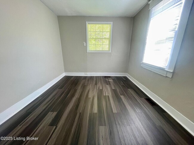 Building Photo - 2921 Dumesnil St