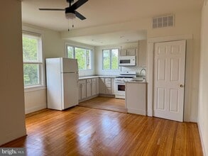 Building Photo - 3016 Taylor Ave