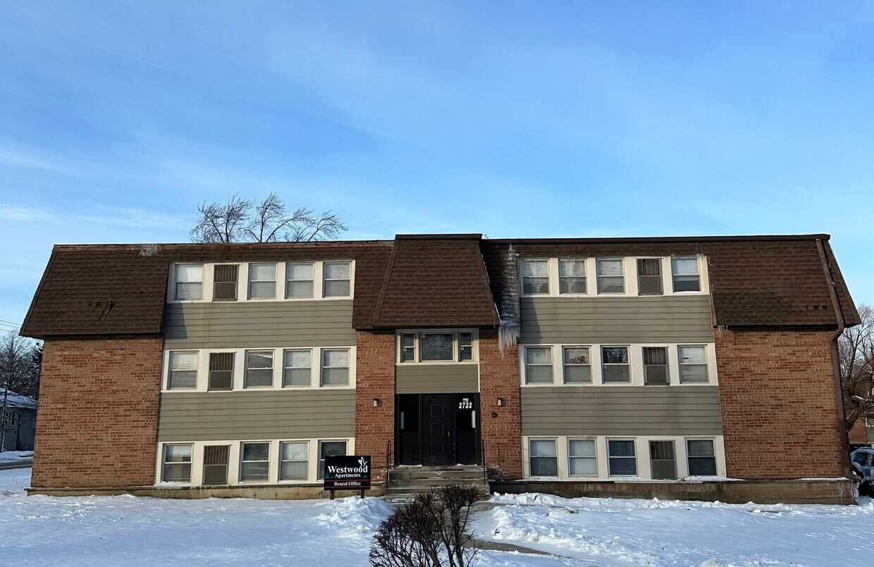 2722 Westwood Dr, Waukegan, IL 60085 House Rental in Waukegan, IL