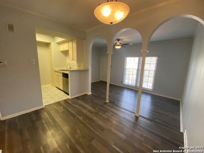 Building Photo - ONE BEDROOM CONDO ALAMO HEIGHTS