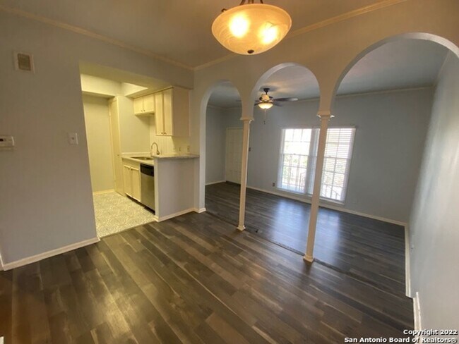 Foto del edificio - ONE BEDROOM CONDO ALAMO HEIGHTS