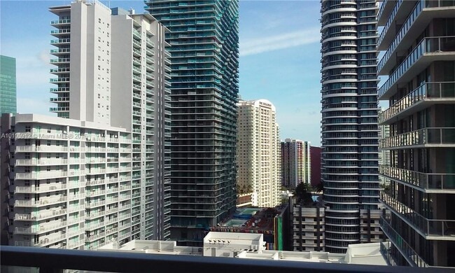 Center view - 1111 SW 1st Ave