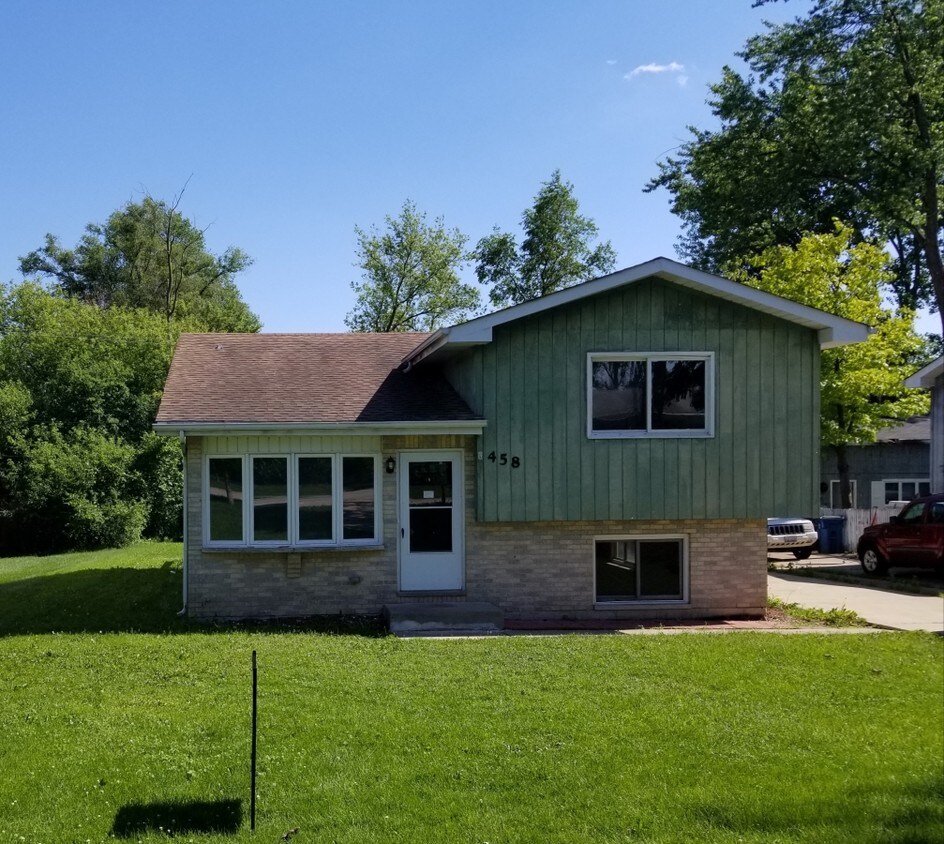Primary Photo - 458 E Red Oak Street Bensenville, IL 60106