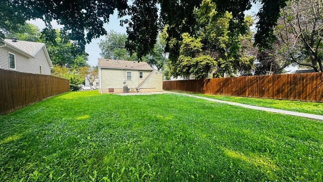 Building Photo - 2 bedroom 1 bath house