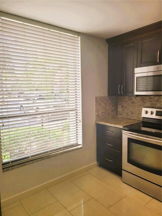 Foto del edificio - 5845 Fox Hollow Dr