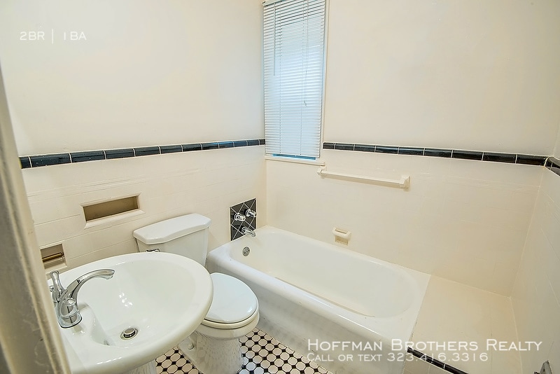 Primary Photo - 7733 Oakwood Ave #07Los Angeles, CA 90036
