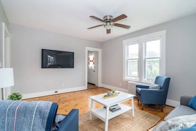 living room - 51 Houghton St