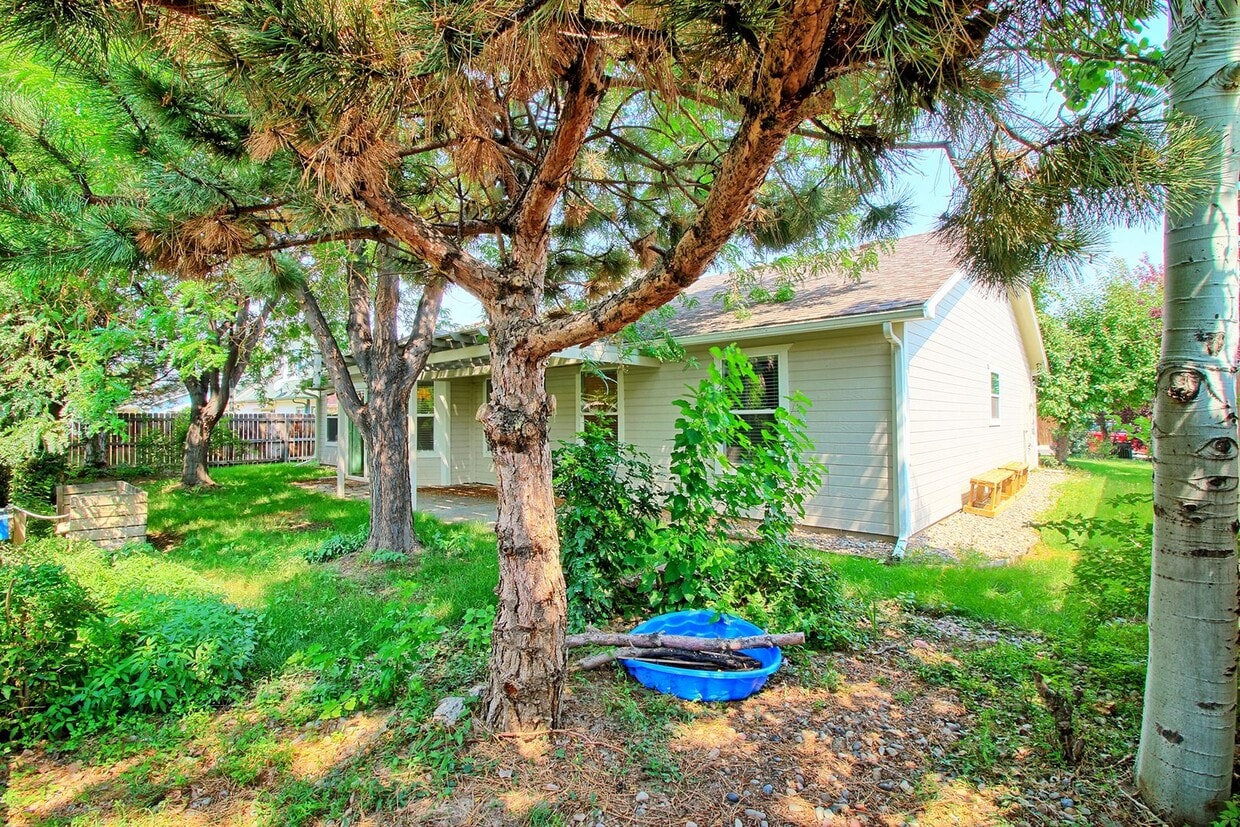 Photo - 598 Garnet Dr