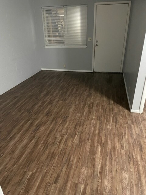 sala de estar - 312 S Santa Fe Ave