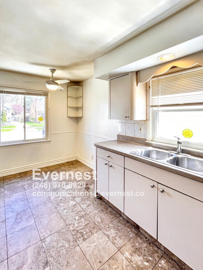 Foto del edificio - Cozy 3-Bedroom Home with Convenient Access...