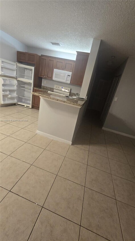 Foto del edificio - 11483 NW 42nd St
