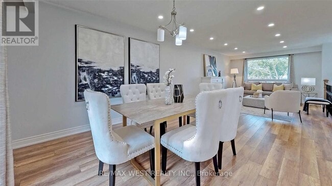 Photo du bâtiment - 360 Dixon Blvd